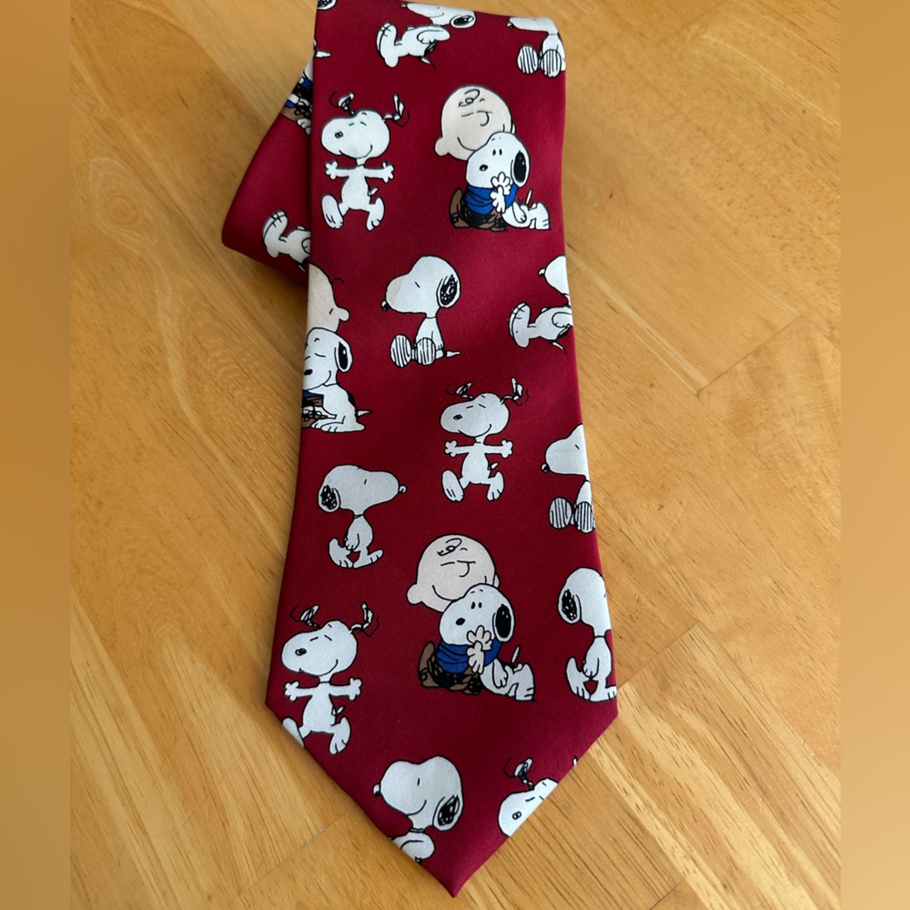 Peanuts Snoopy and Friends 100% silk tie. Perfect for Fathers Day! ❣️